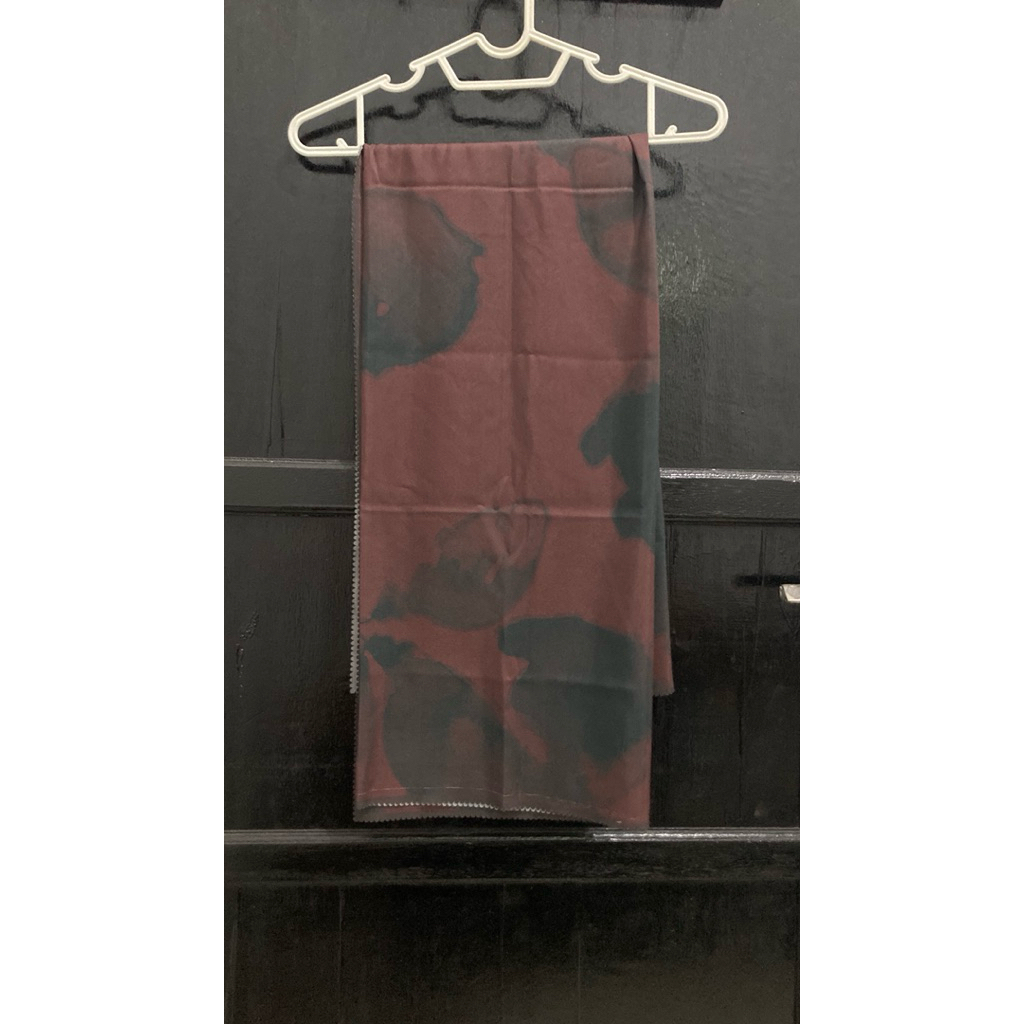 (preloved) Jilbab Segiempat Motif Square Scarf Pattern