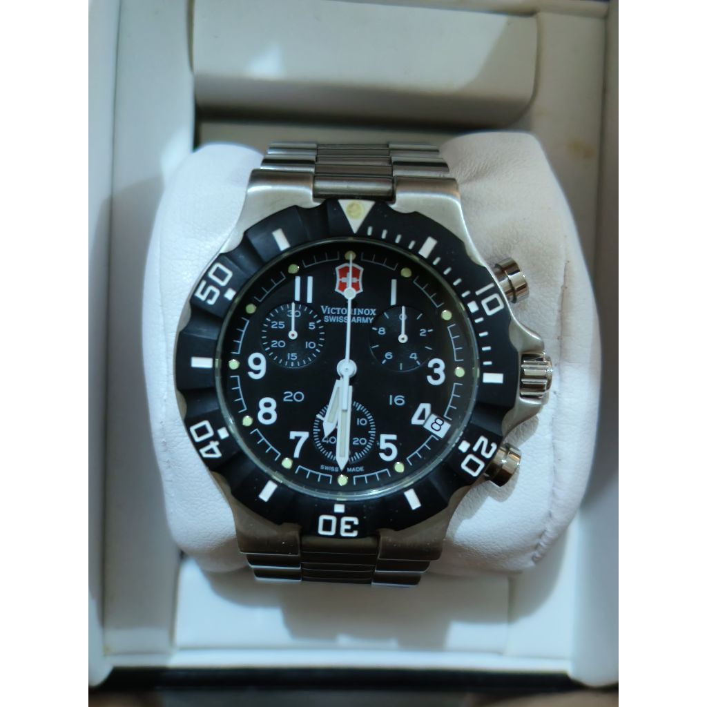 Jam tangan Victorinox swiss Army