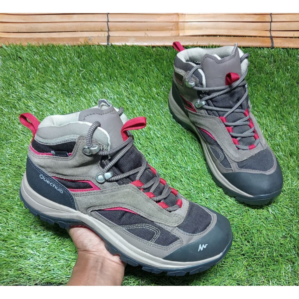 Sepatu Second Outdoor QUECHUA DECATHLON  waterproof mid cut 39/24,5cm