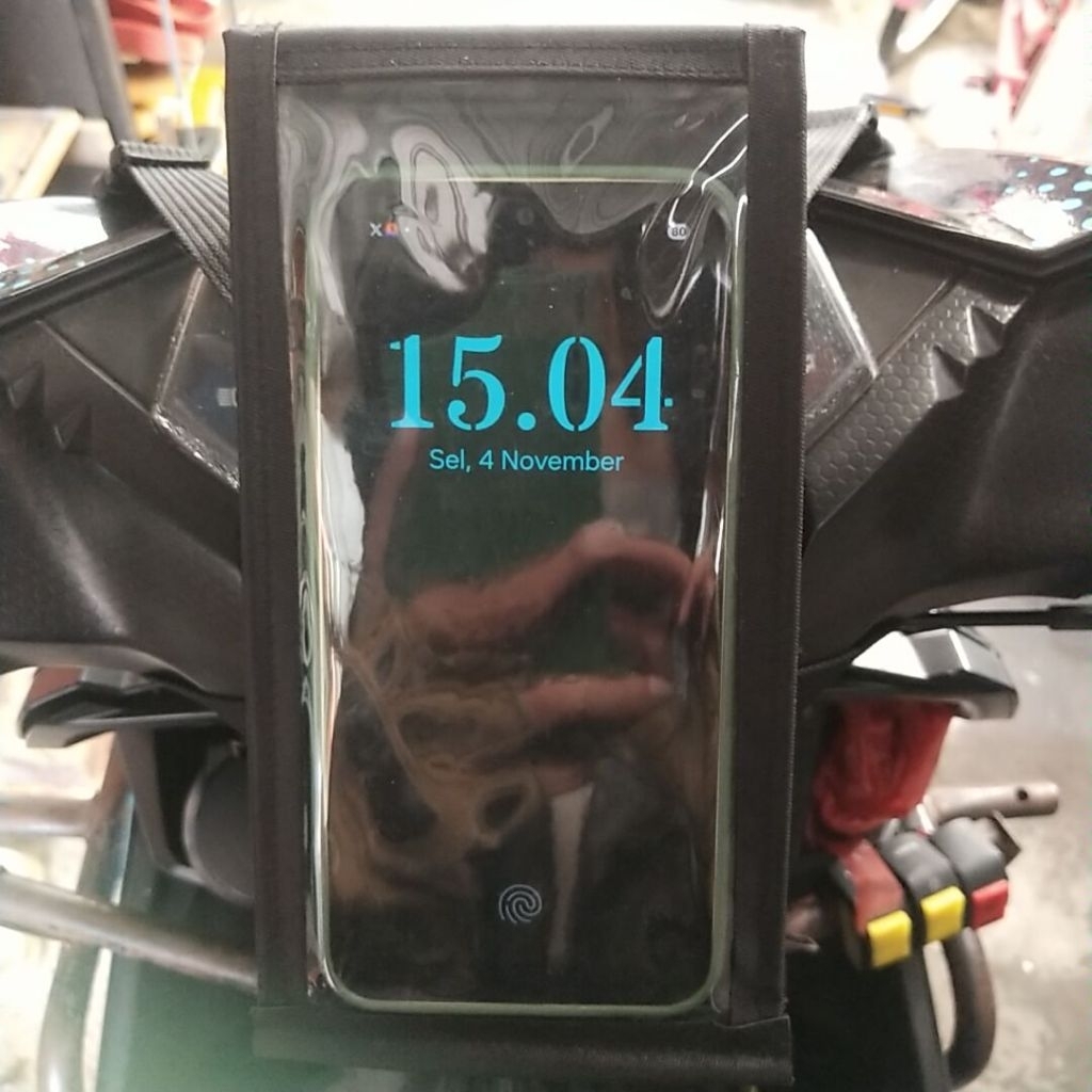 HOLDER OJOL SMARTPHONE BESAR WATERPROOF UNTUK DITARUH DIATAS SPEDO STANG MOTOR UKURAN 19CM X 10CM. W