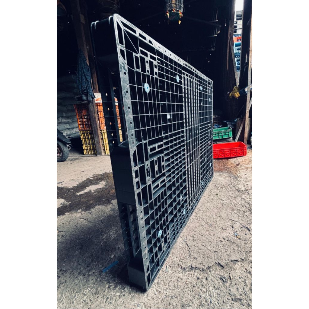 palet plastik ukuran 140x110x10 cm