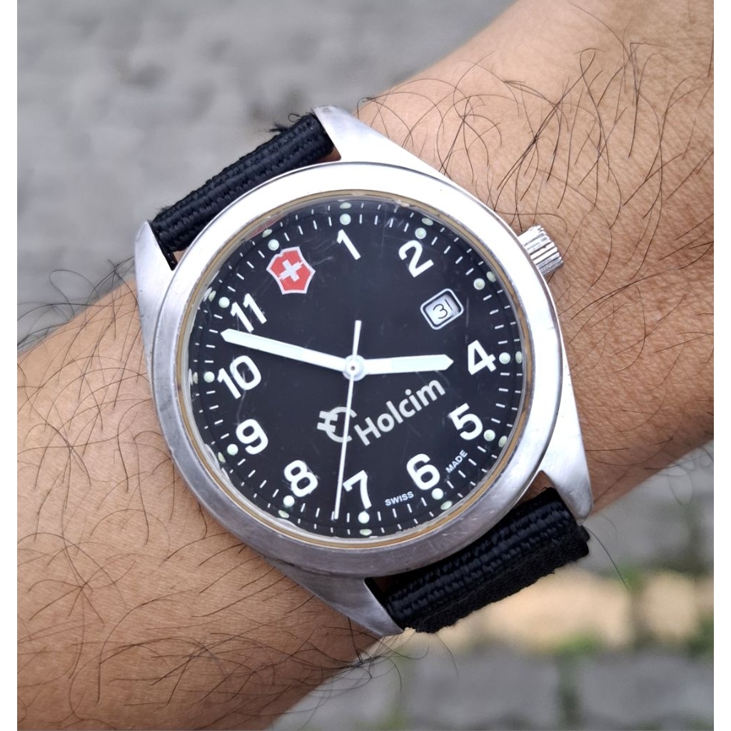jam victorinox military holcim