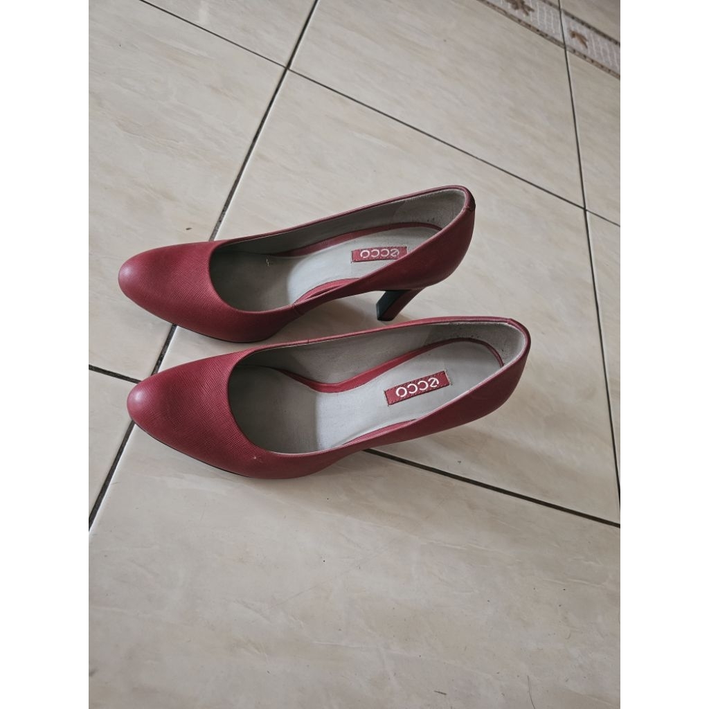 Sepatu pantofel wanita brand Ecco