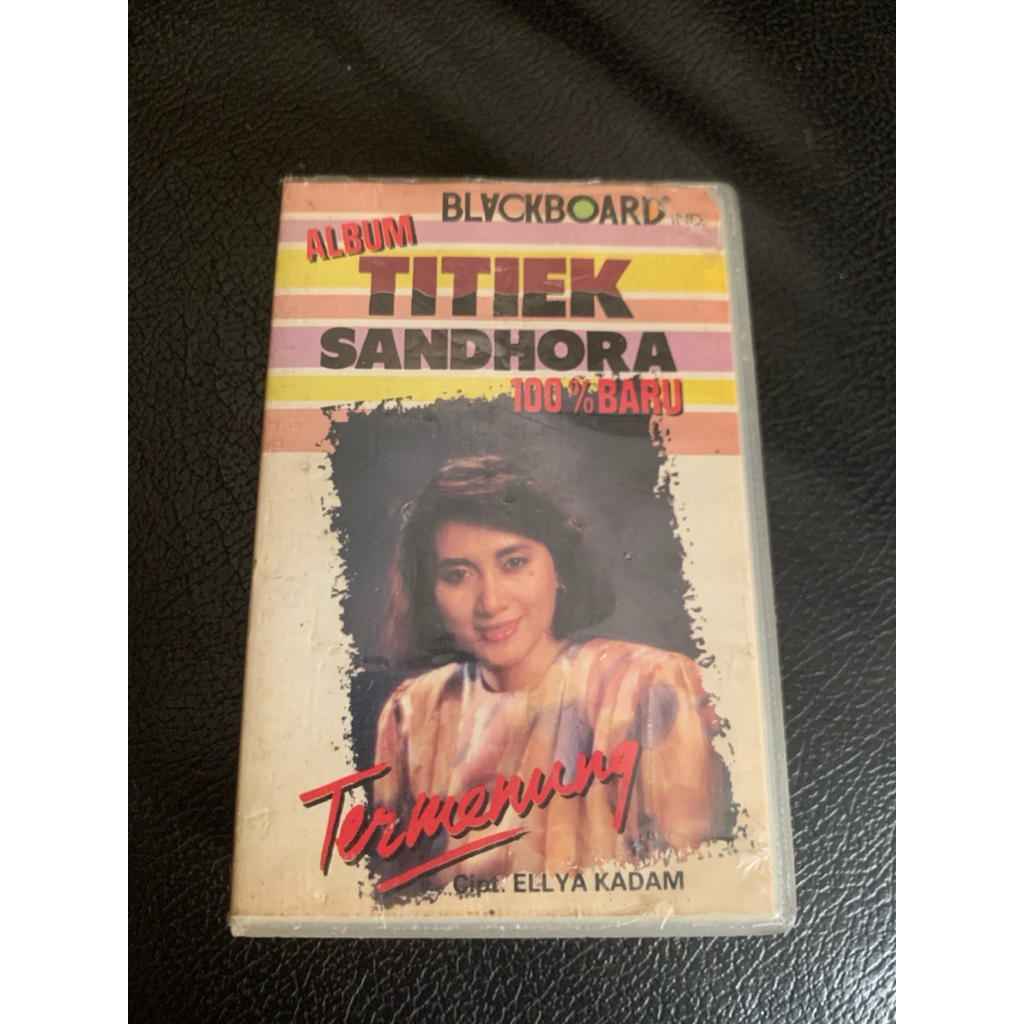 kaset pita Titiek Sandhora