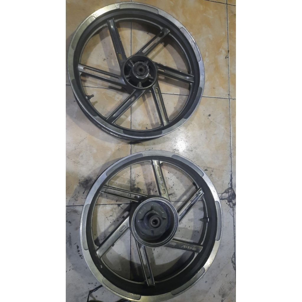 velg variasi  RG-V vixion old tapak lebar dpan 2,50.blkng 3,50
