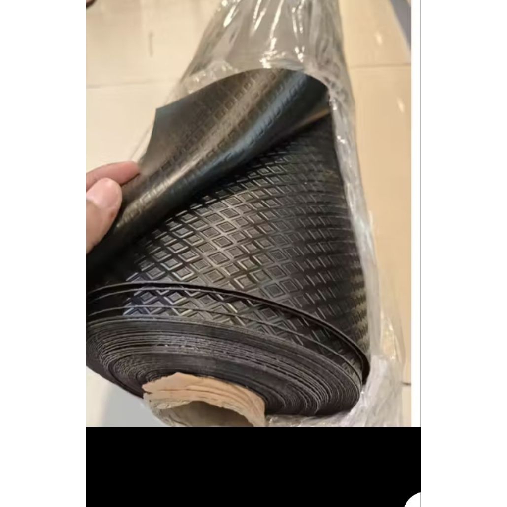 karpet lantai/ karpet bahan pvc / vinyl motif wajik 1,2mm L 137cm x p 25m . warna hitam