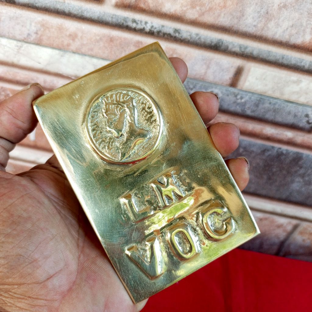 Koleksi Replika Emas Batangan VOC Bahan Kuningan Sari