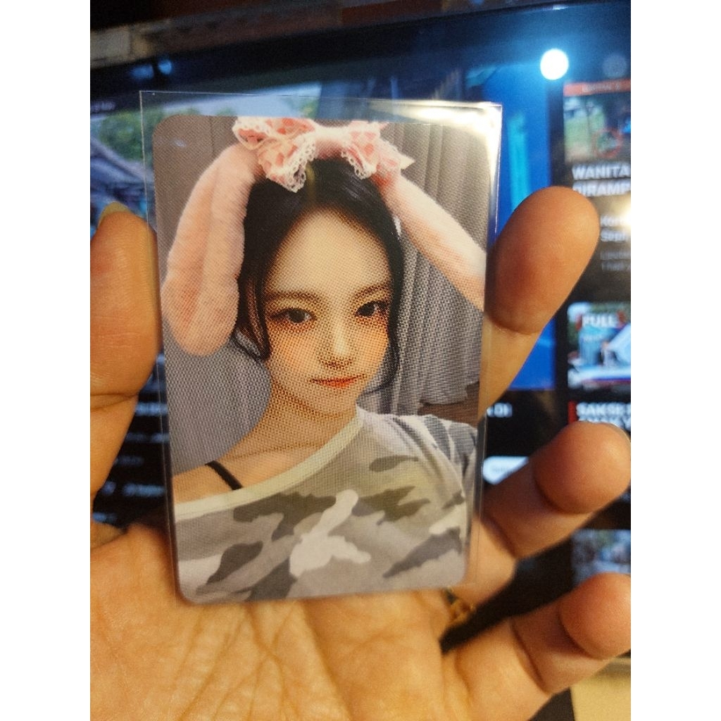 photocard OFFICIAL HEARTS2HEARTS ian pita pink style