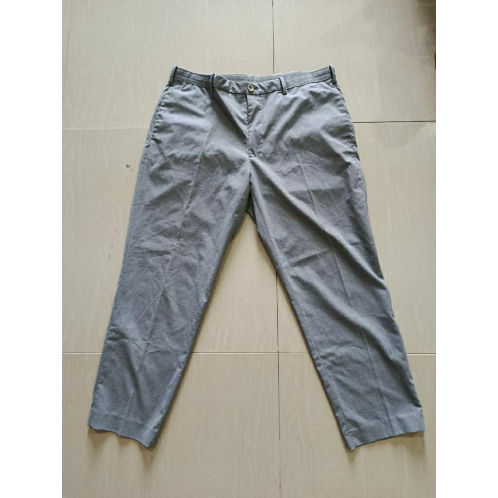 UNIQLO Celana Panjang Cowok Abu Abu