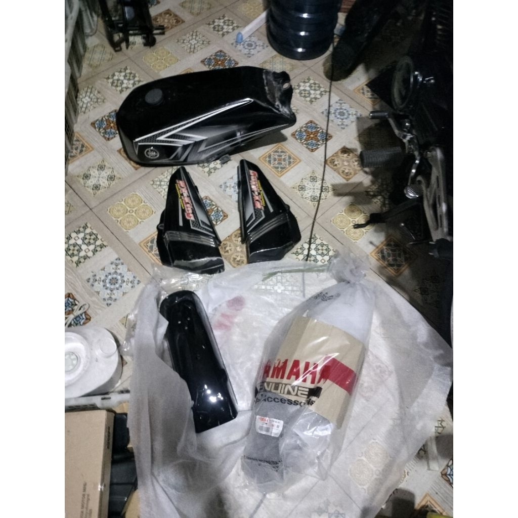 Tengki set RX king hitam black mamba 2004 ORI copotan spakbor depan blkng ori baru