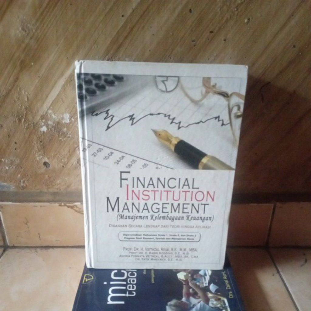 original bekas Hard Cover; Manajemen Lembaga Keuangan / Financial Institution Management oleh Prof D