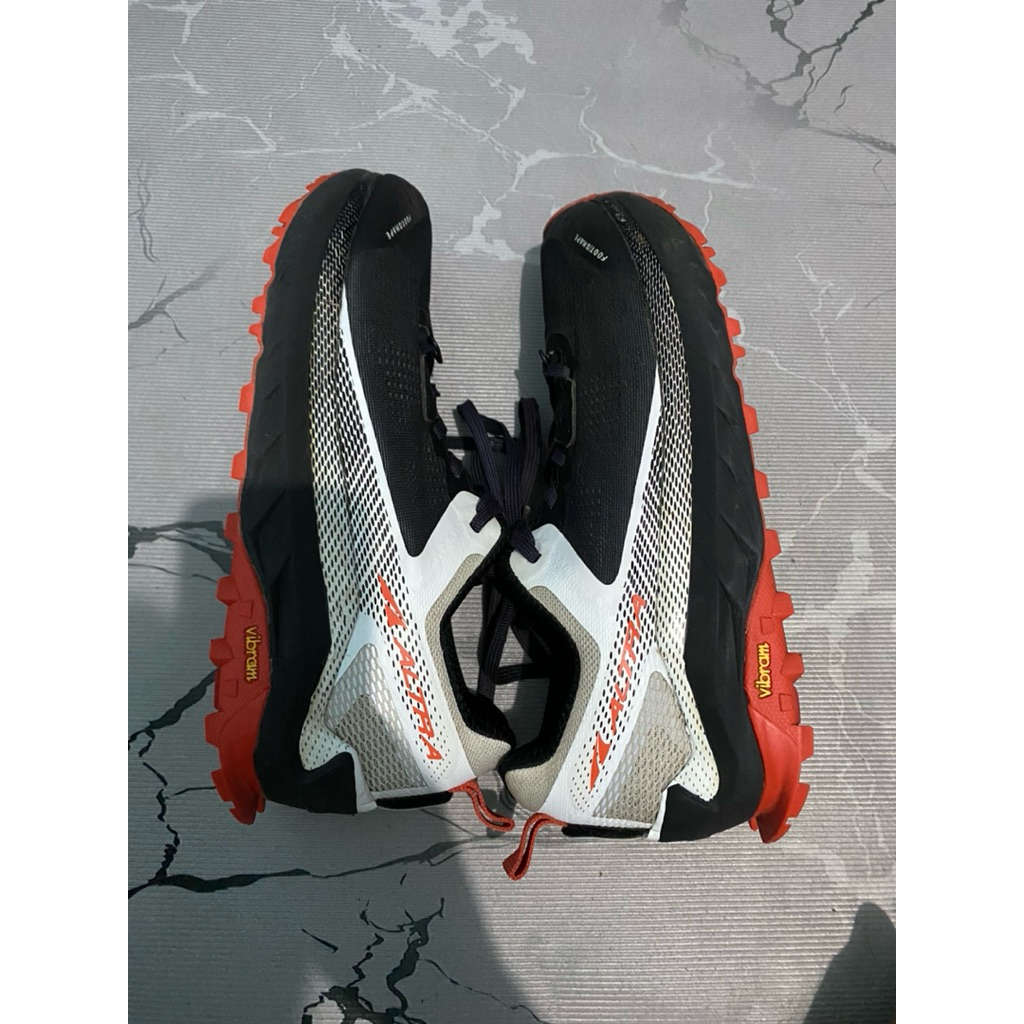 sepatu trail running ALTRA OLYMPUS 4 second