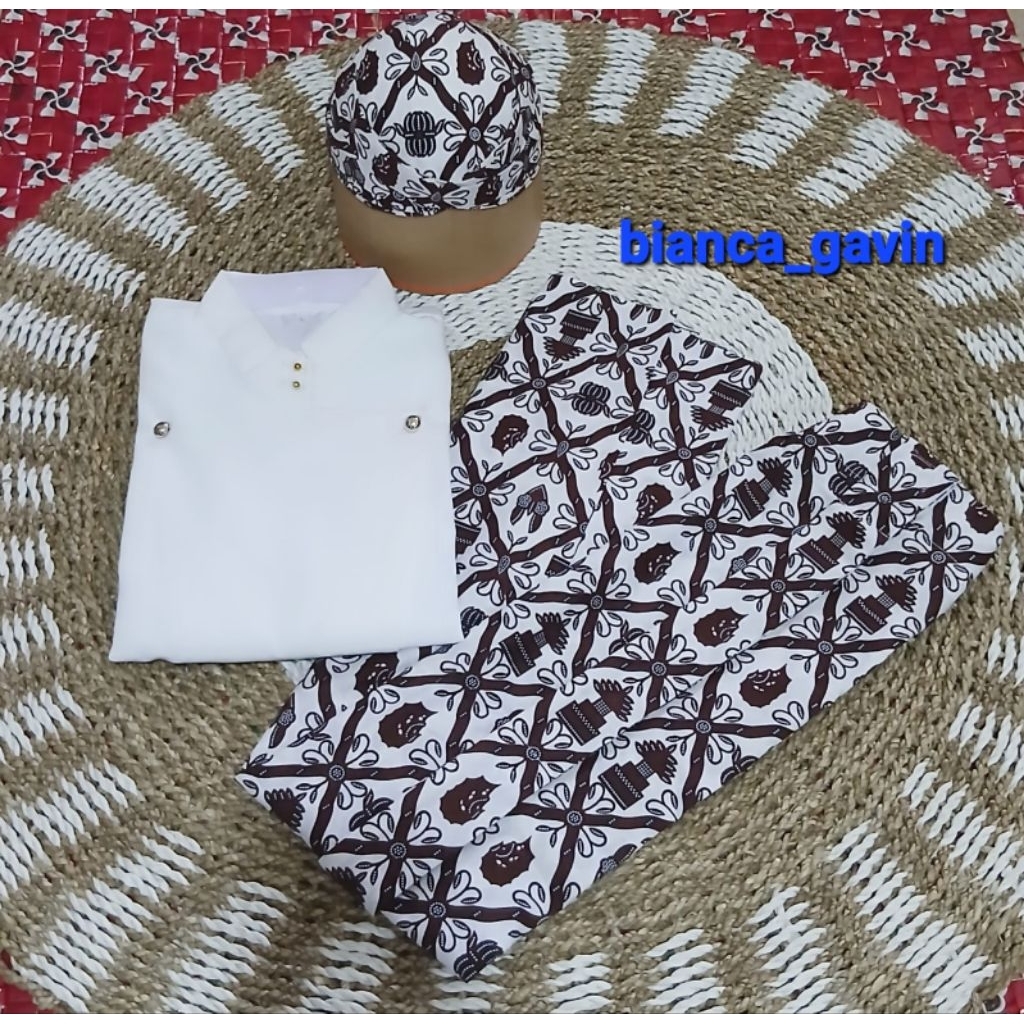 Baju Adat Jawa Pria/ Beskap Solo Putih Tulang + Jarik Instan + Blangkon, Motif Sidomulyo