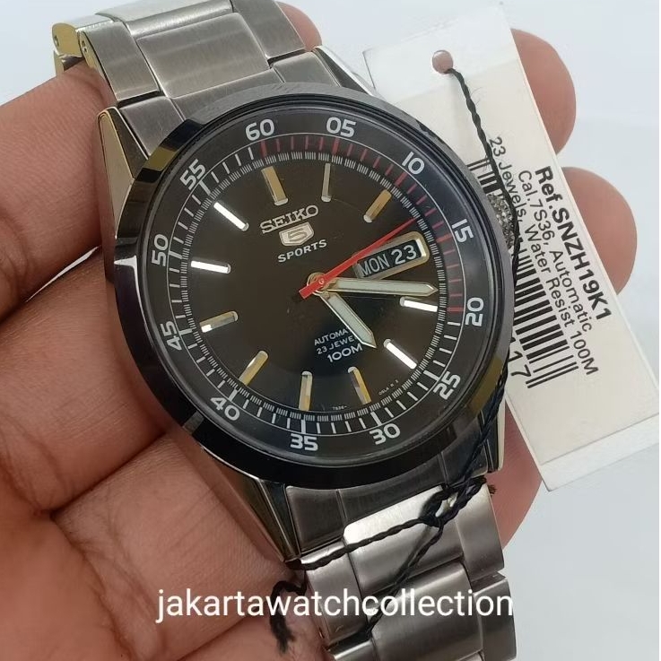 Seiko 5 sports SNZH19K1 automatic 23 jewels 7s36 new old stok