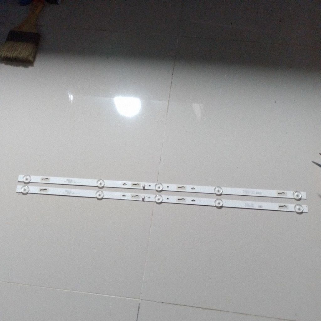 satu set BL BACKLIGHT TV PANASONIC 32F302G 5 kancing