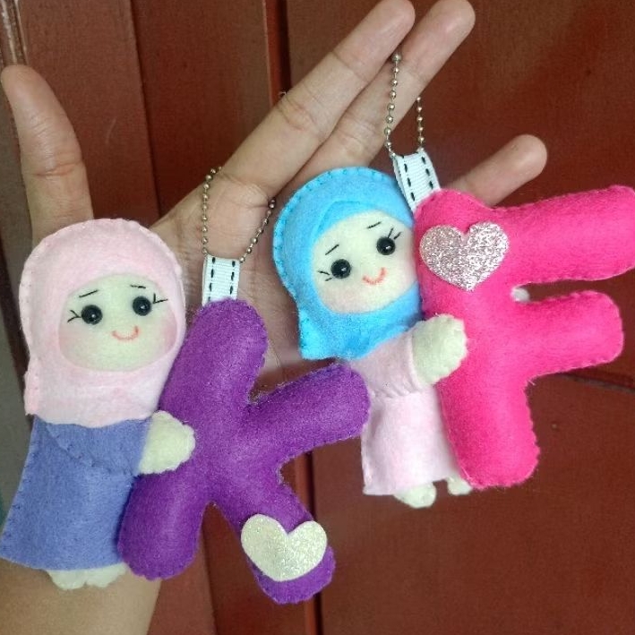 Ganci Custom Inisal Huruf Boneka Flanel