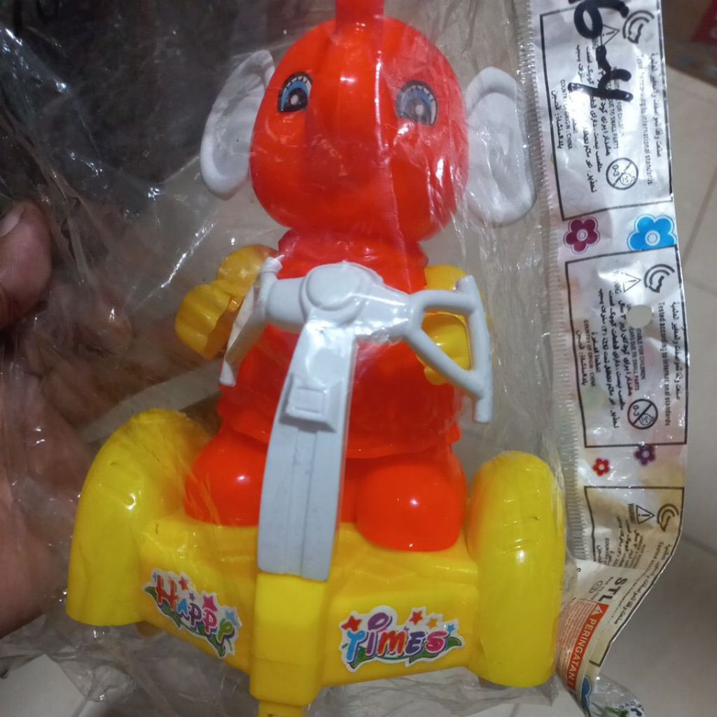 Mainan gajah bisa tarik jalan