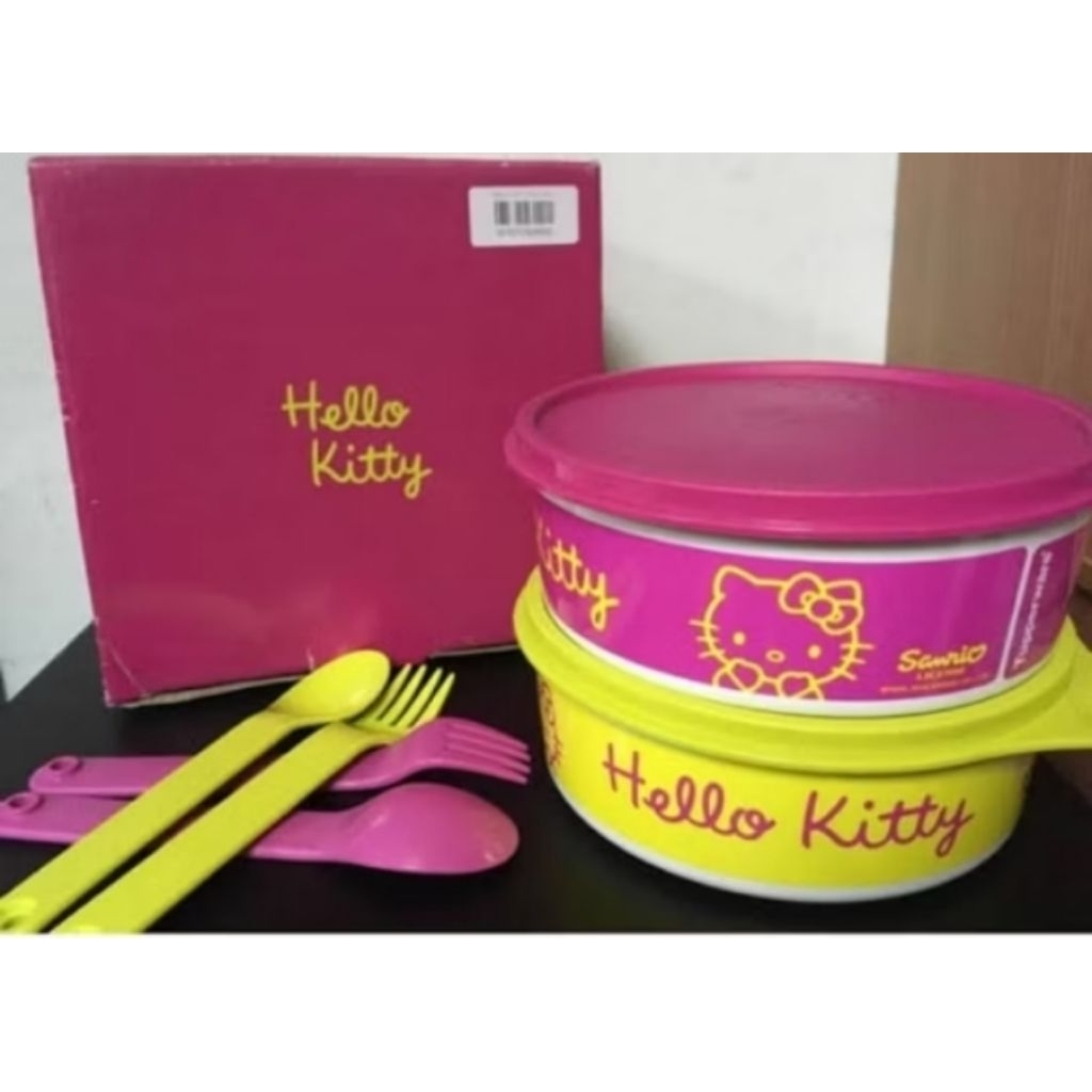 Hello Kitty set Tupperware