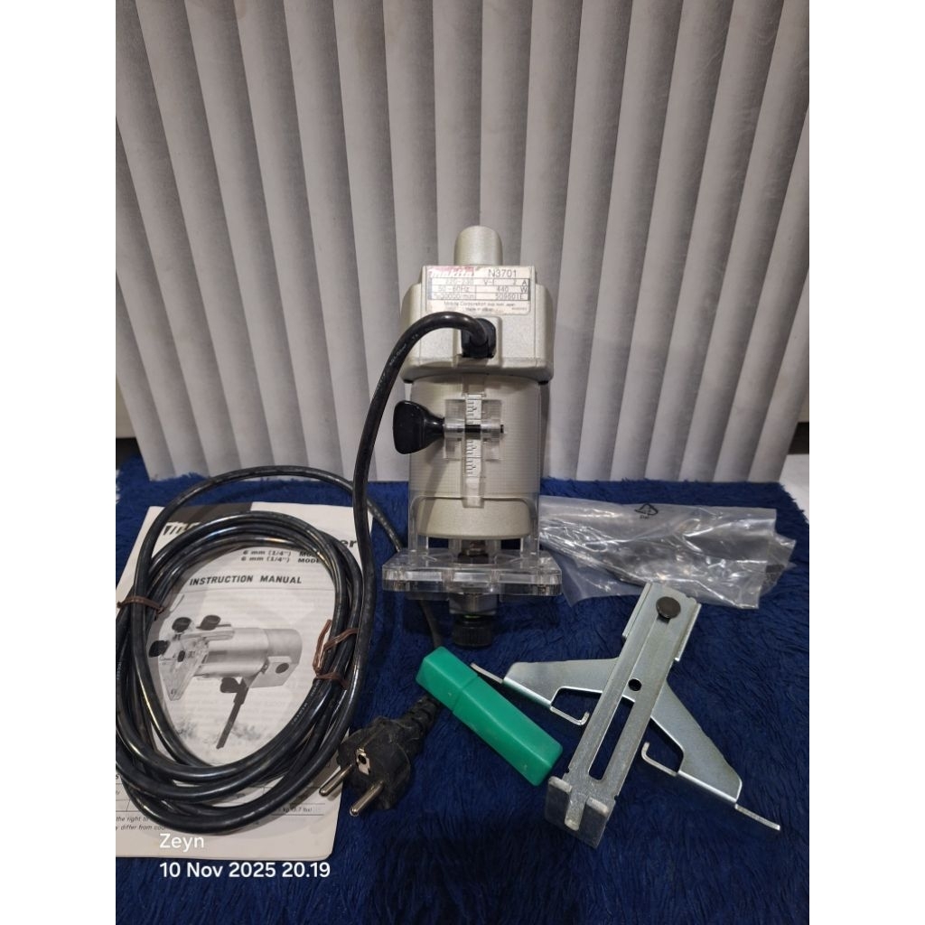 Mesin profil Makita N3701