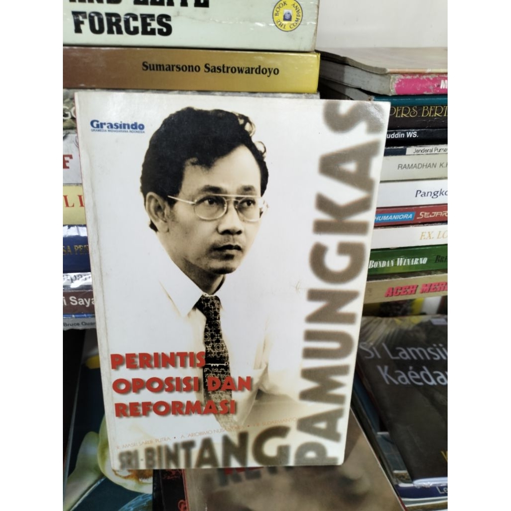 BUKU PERINTIS OPOSISI DAN REFORMASI SRI BINTANG PAMUNGKAS