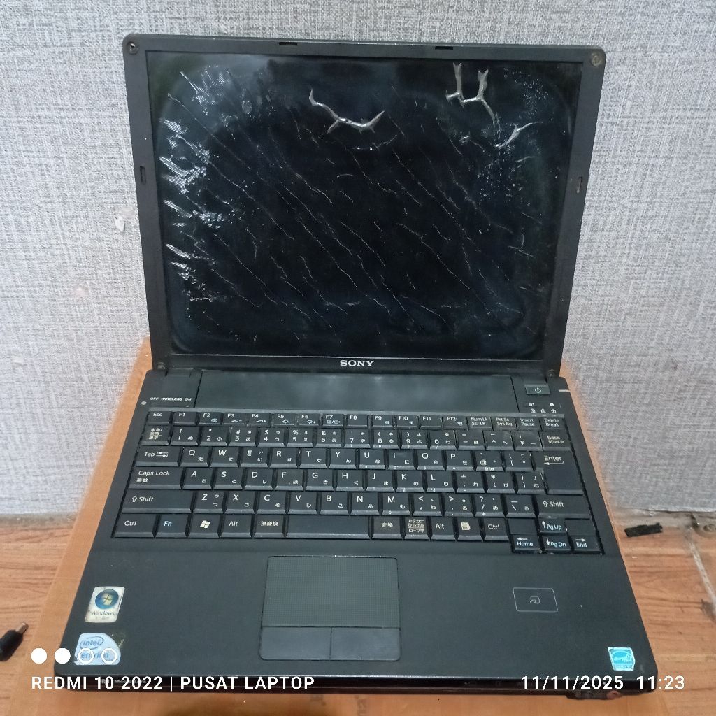 Laptop Sony PCG-5Q1N prosesor Centrino Lcd13in kondisi matot casing mulus gambling unit