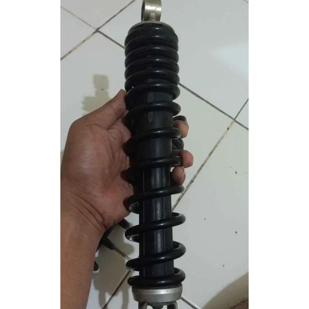 sokbreker belakang punya motor matic beat injeksi PNP Beat lama