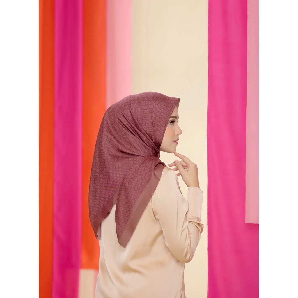 tapis red buttonscarves