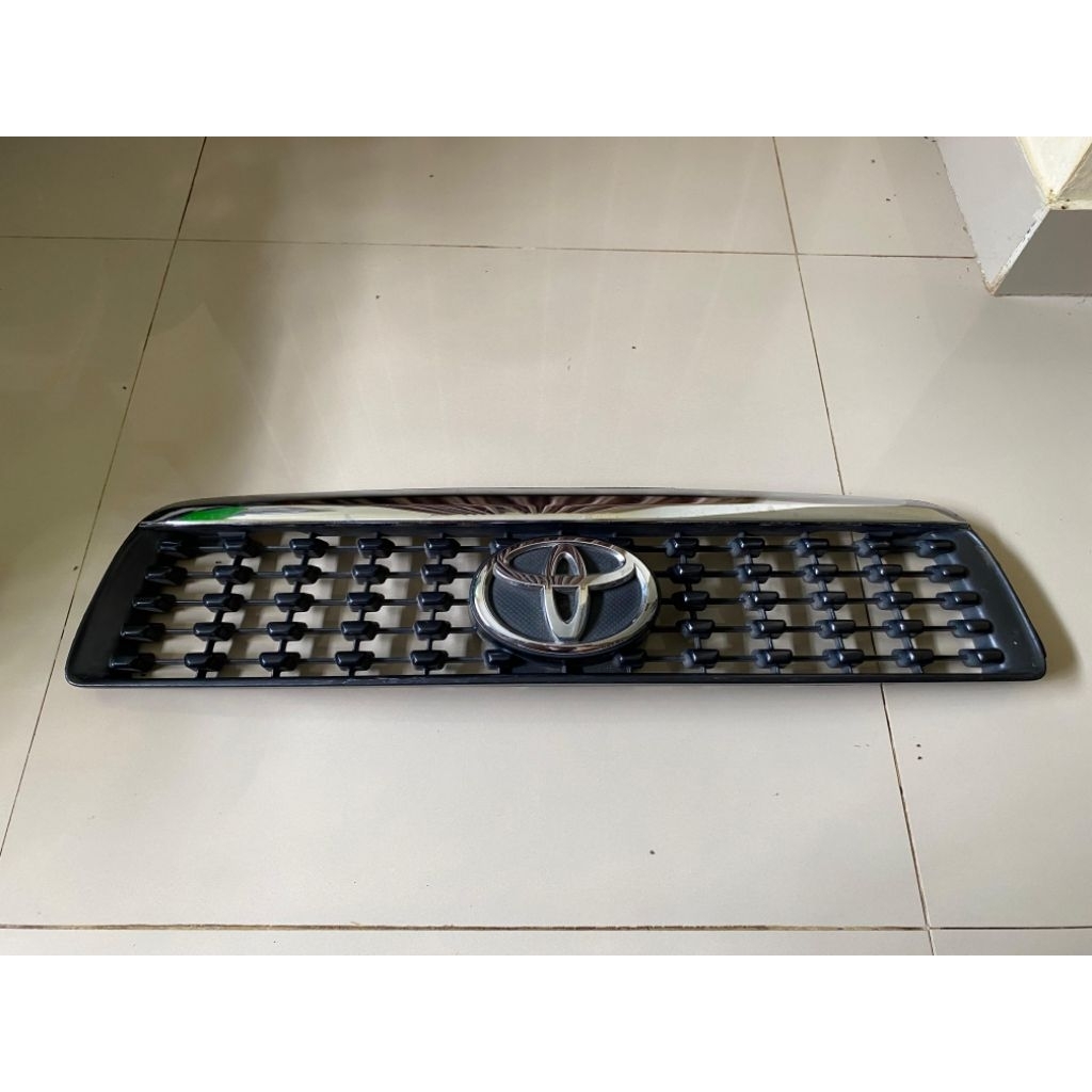 Grill gril lambang depan Toyota rush 2012 2014 original