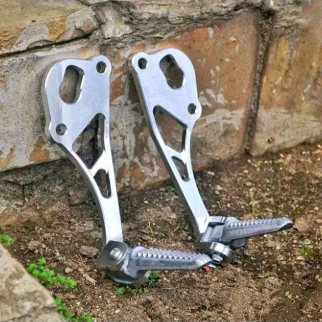 Postep belakang ninja R step non jomblo ninja r step belakang ninja R knalpot cobra . akcesoris moto