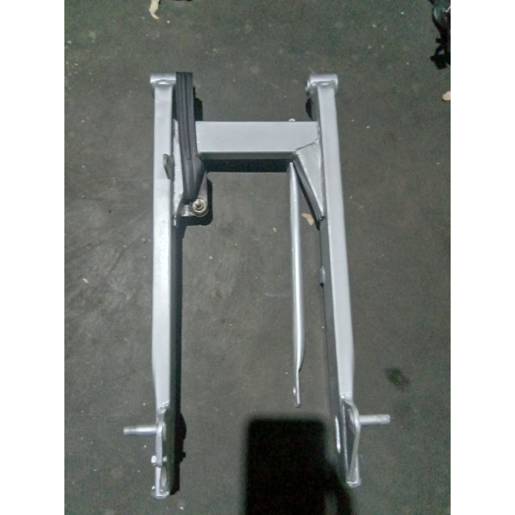 SWING ARM SUPRA FIT NEW FIT X/S FIT JUMBO REVO LAMA SUPRA X 125 TROMOL BELAKANG WARNA HITAM SILVER S