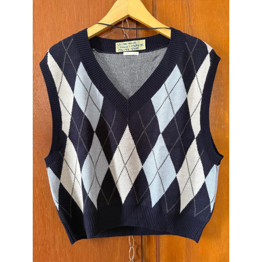 Vest knit ketupat, Brand Global Uniqlo (GU), rare item