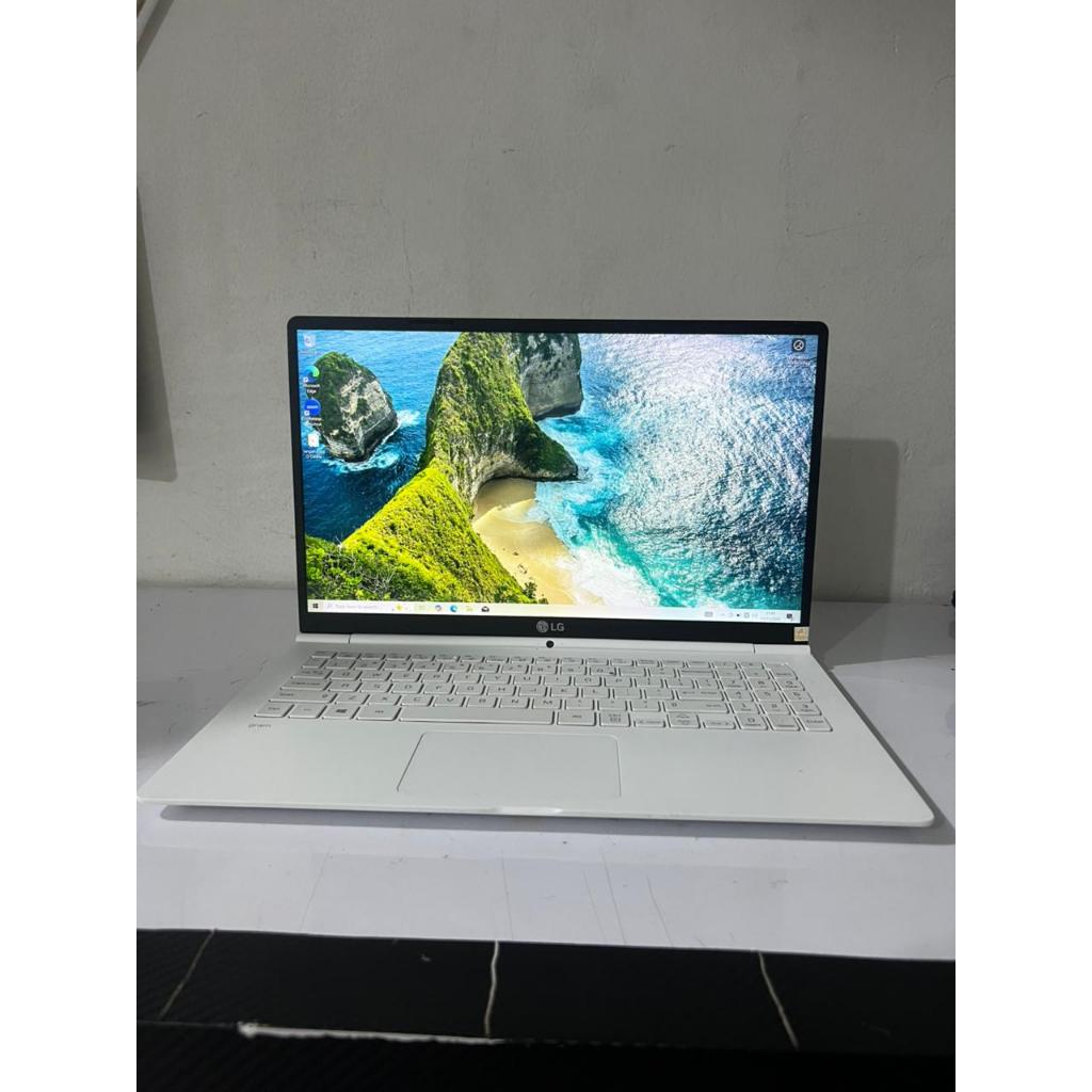 LG 15Z975-G - 8GB/256GB - FREE MOUSE, BAG AND KEYBOARD PROTECTOR (Jika Tersedia) - SECOND BERGARANSI