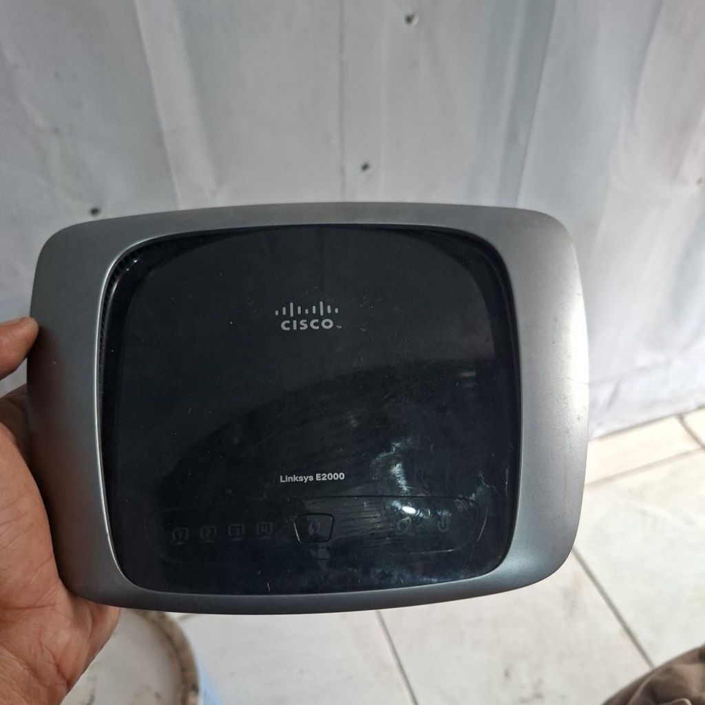 Cisco e2000 wirles router plus adaptr