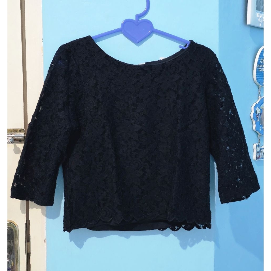 Black Lace Top H&M / Atasan blouse crop fashion wanita, Semi Brokat hitam fit to S
