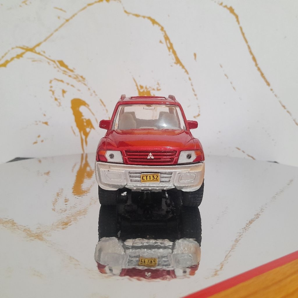 diecast miniatur mobilan mitsubishi pajero 1:32 Bekas Junk