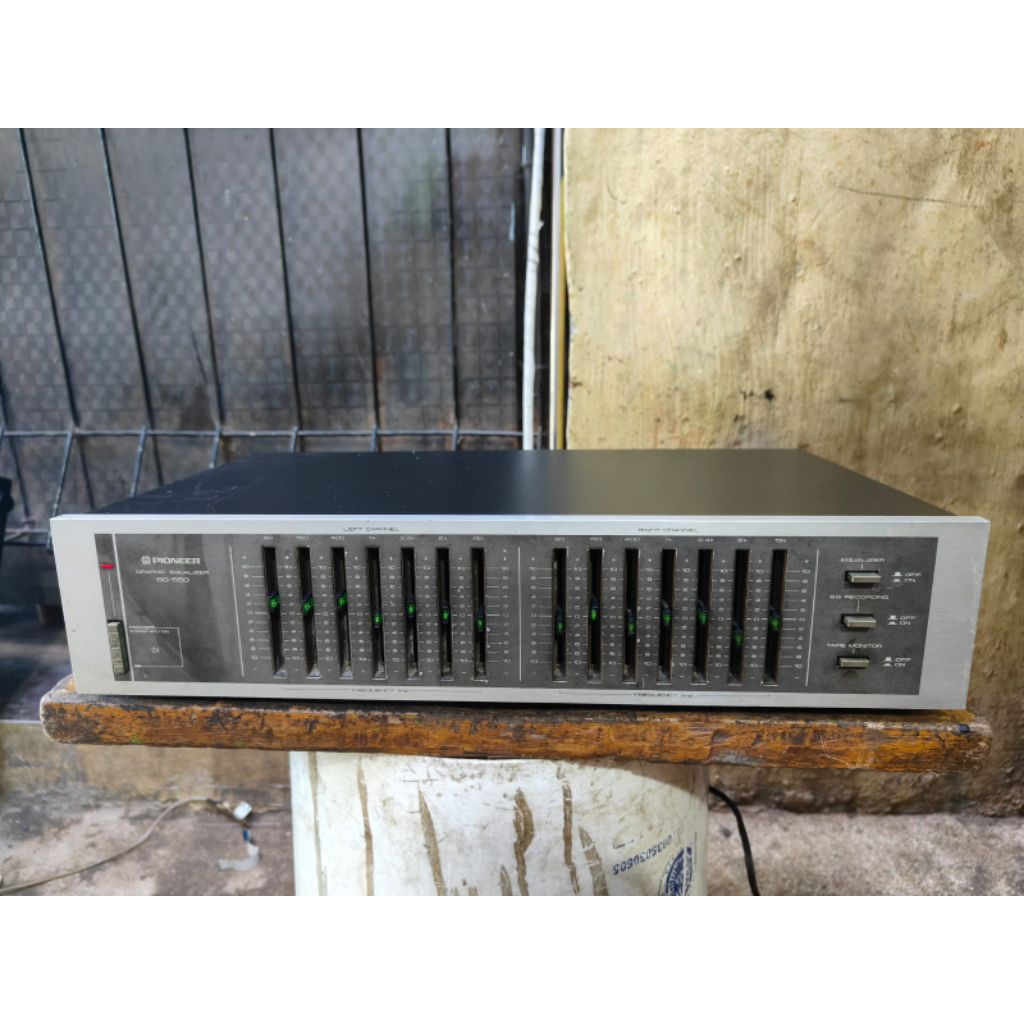 equalizer graphic pioneer SG 550