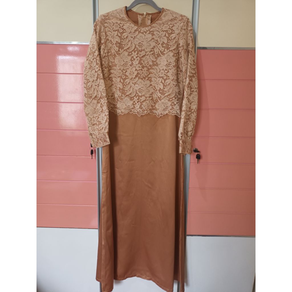 Preloved Gamis Brokat warna gold