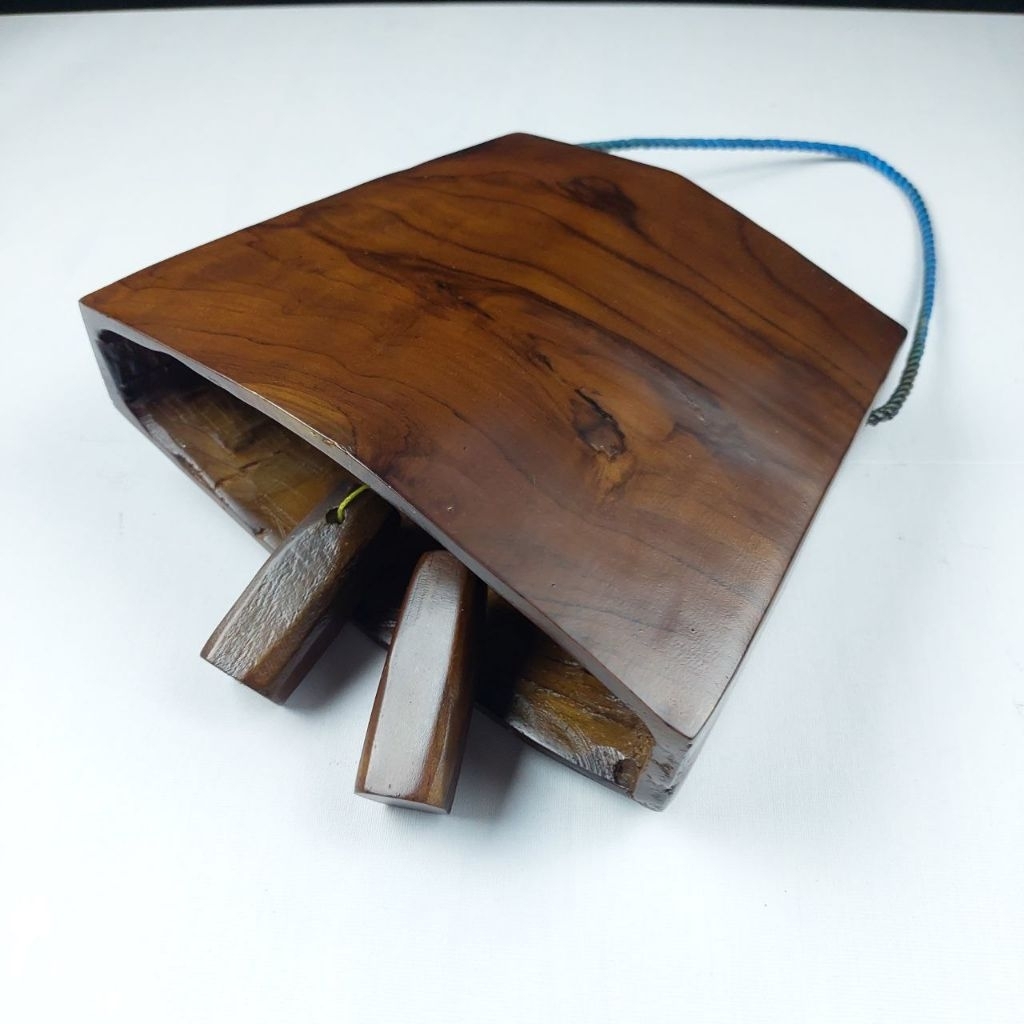 Lonceng Sapi/ Klunthung sapi/ Kalung Sapi/ Kayu Jati/ Klethak Sapi/Hiasan Estetik/ Hiasan Kayu Jati 