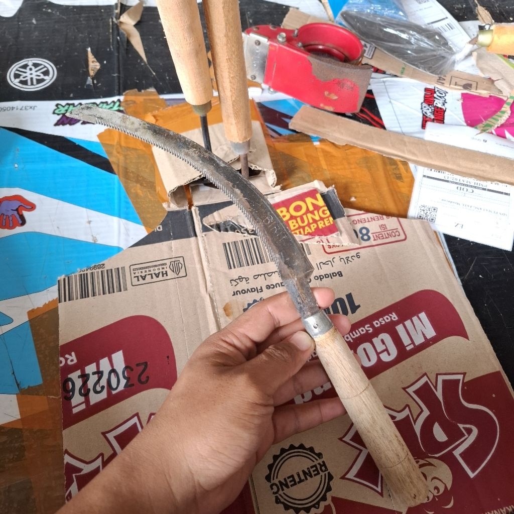 Alat Panen Padi Manual Bergerigi Arit Panen Sabit Gergaji Super Tajam Lokano
