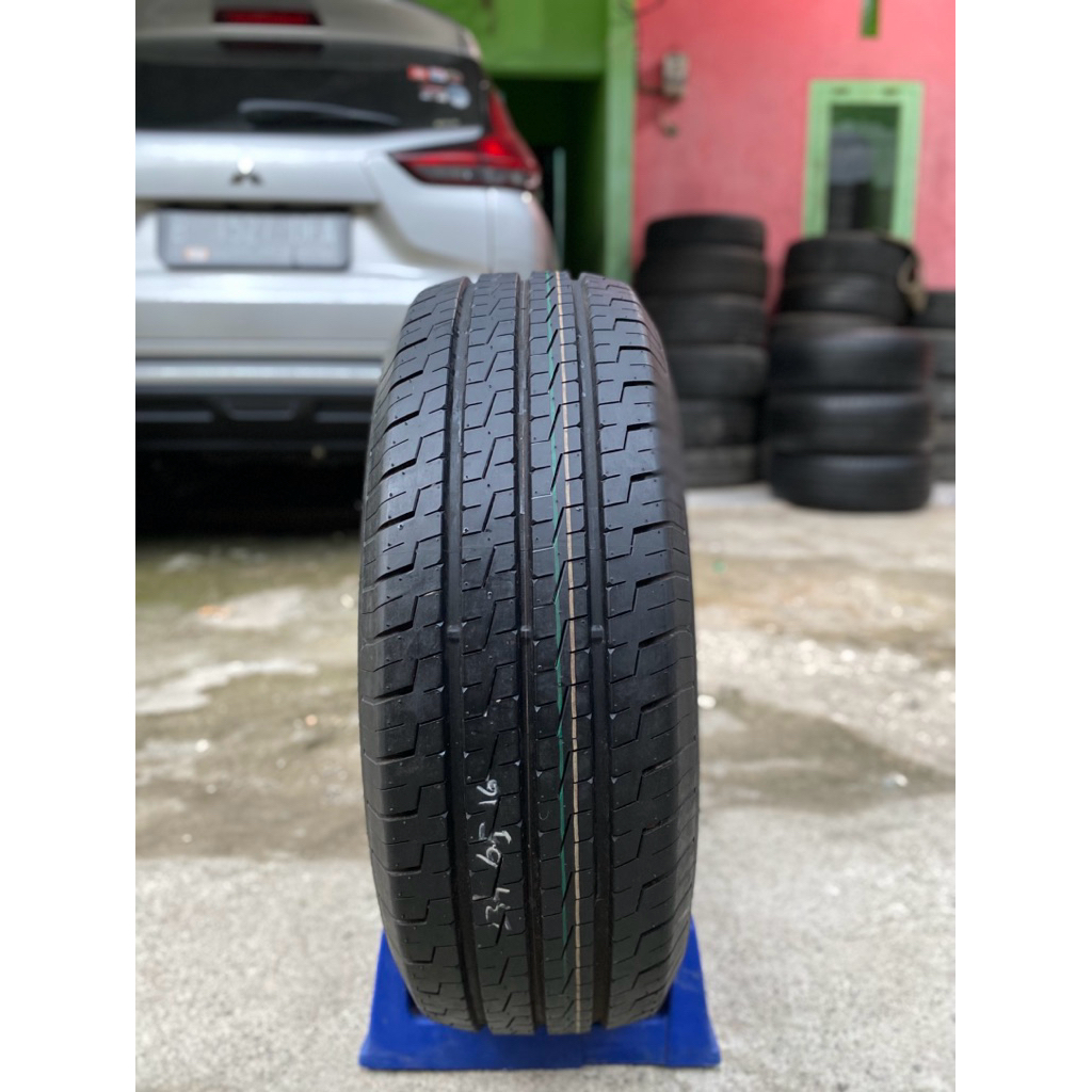 ban new old stock merk toyo ukuran 235/65R16