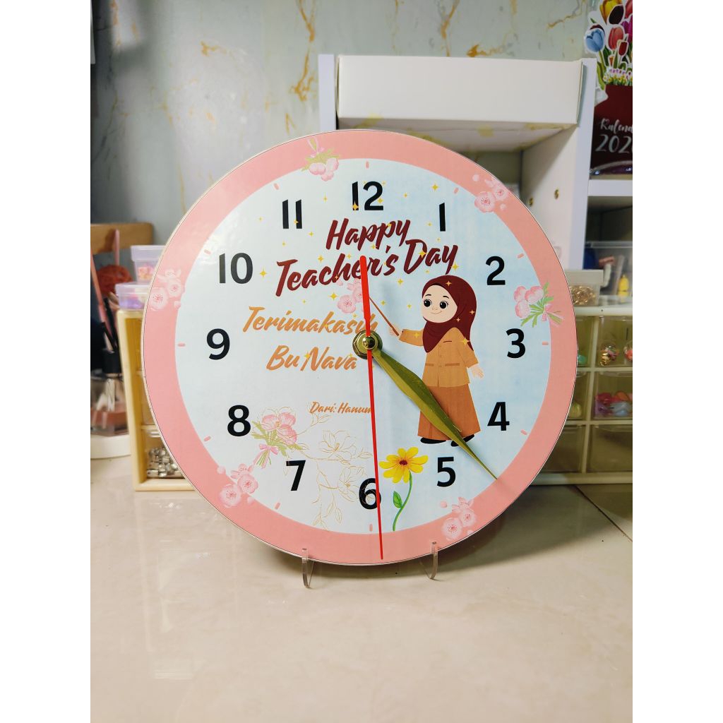 JAM CUSTOM KADO UNIK KADO LUCU KADO HARI GURU WISUDA ULTAH