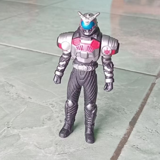 BANDAI RHS KAMEN RIDER
KABUTO ZECTER FORM 9 CM MASKED RIDER FIGURE ORI