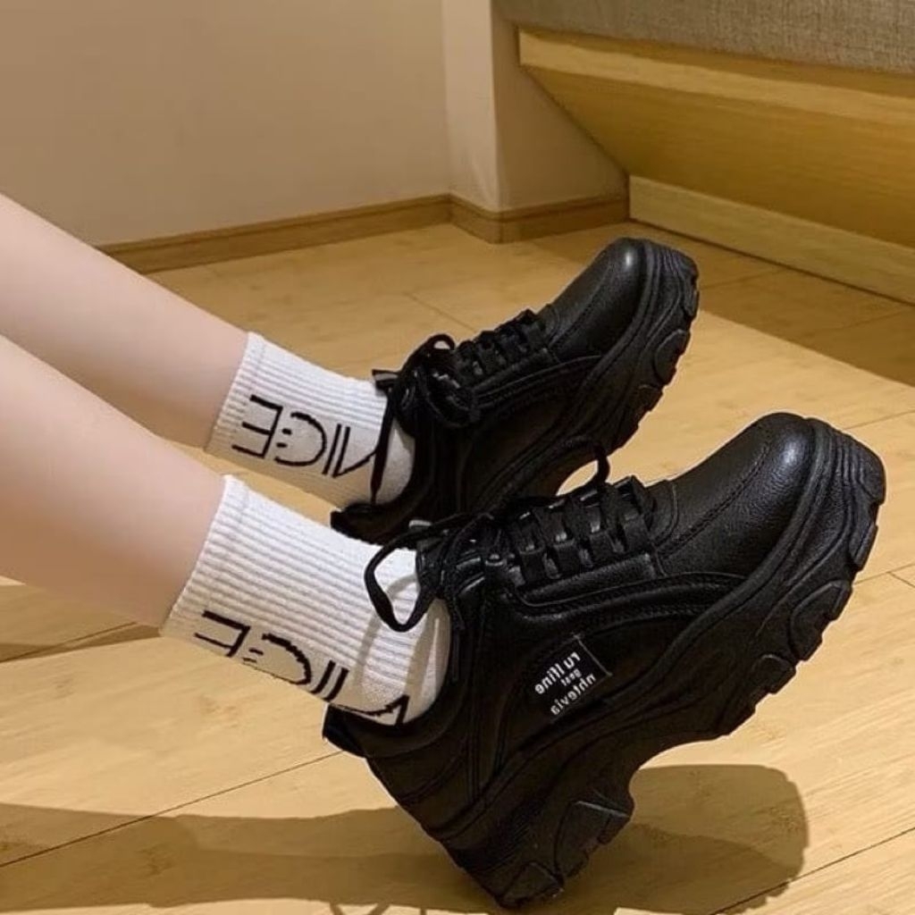Sepatu Sneakers Wanita Korean Style Hitam Terbaru Trendy