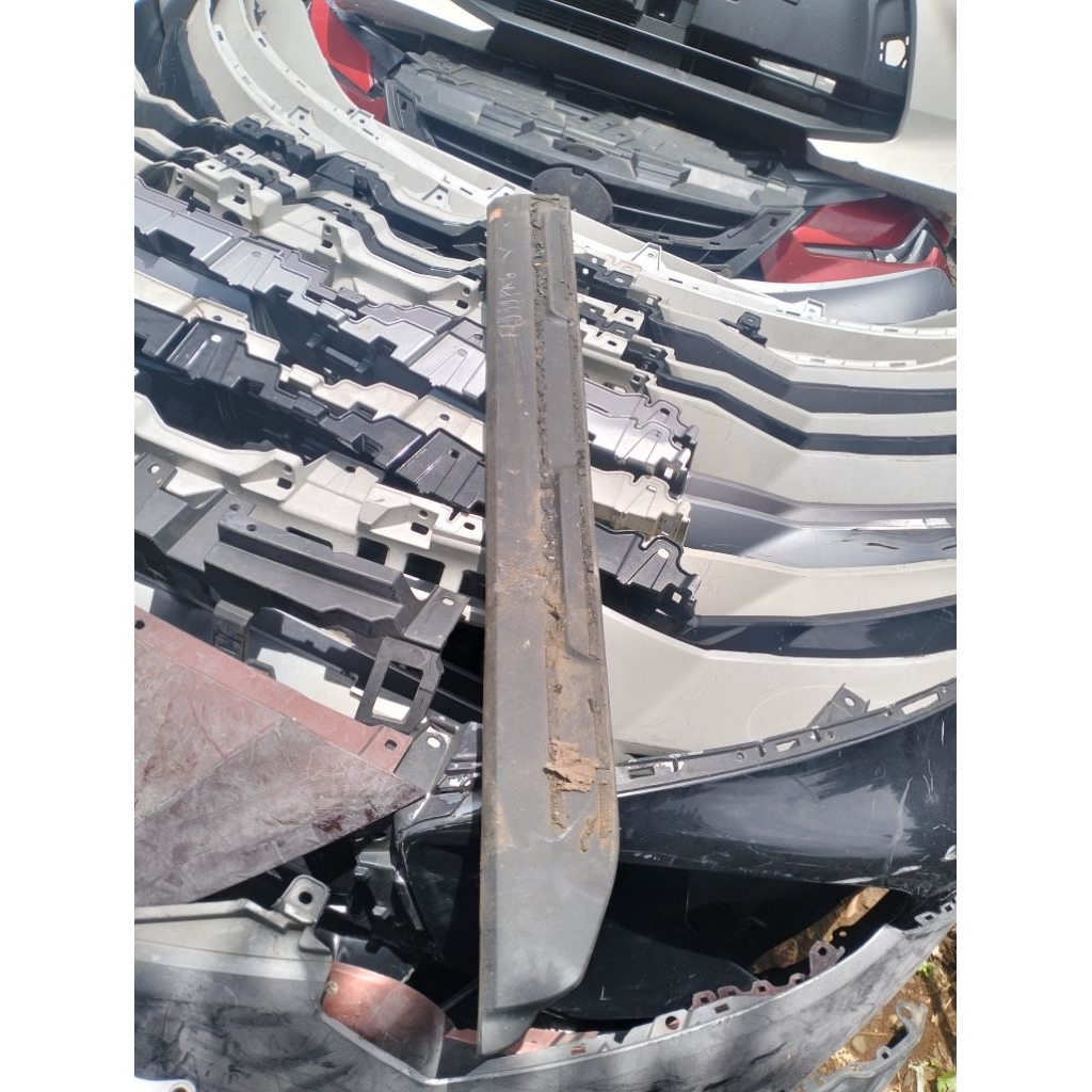 molding/list pintu depan Xpander cross