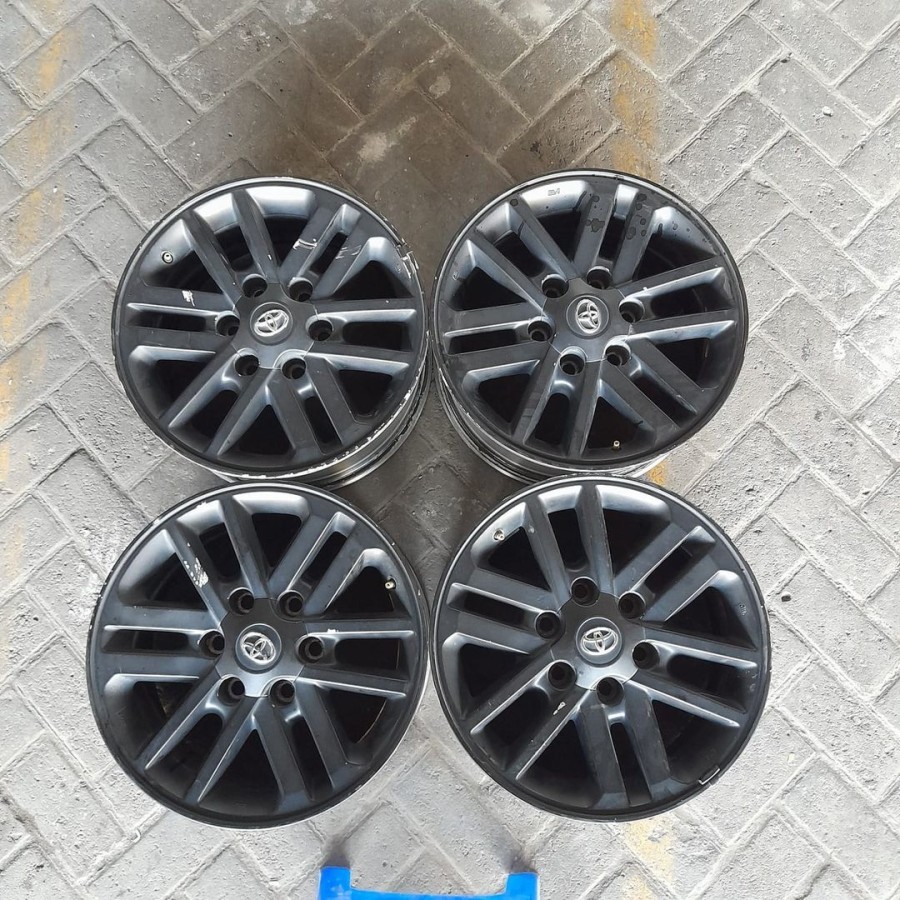 VELG MOBIL BEKAS FORTUNER G R17 H5X114,3 BLACK