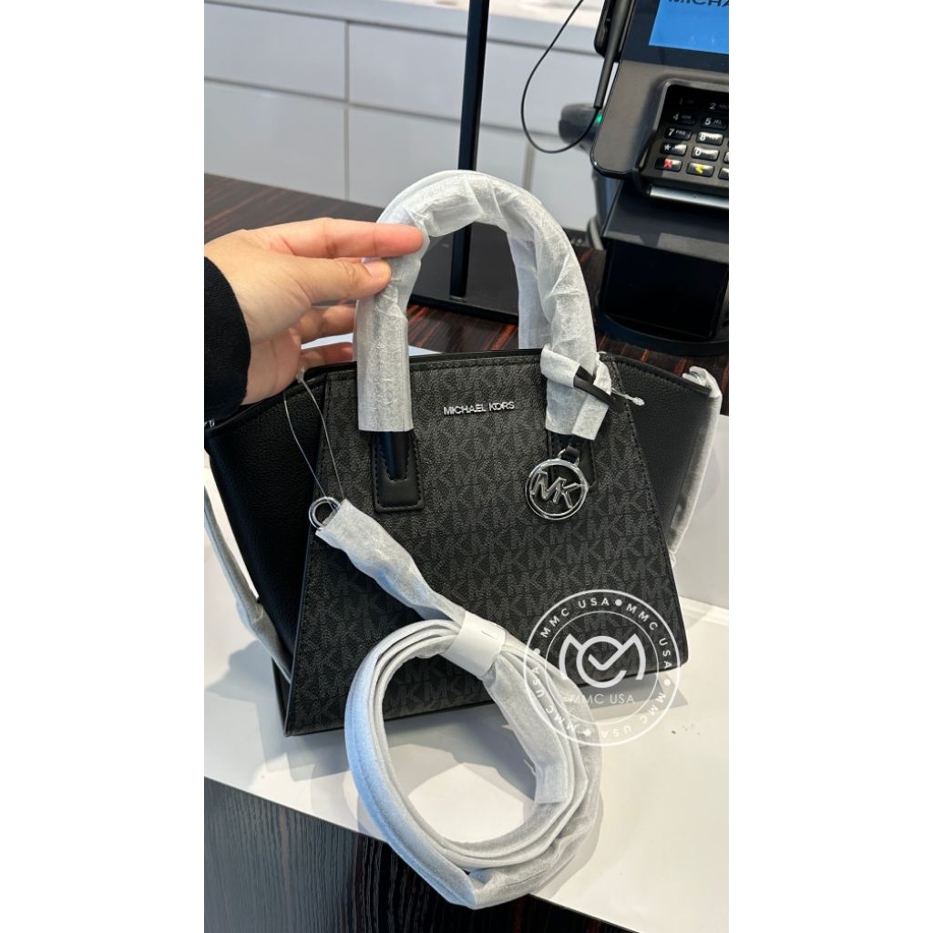 MK AVRIL SMALL SATCHEL SIGN