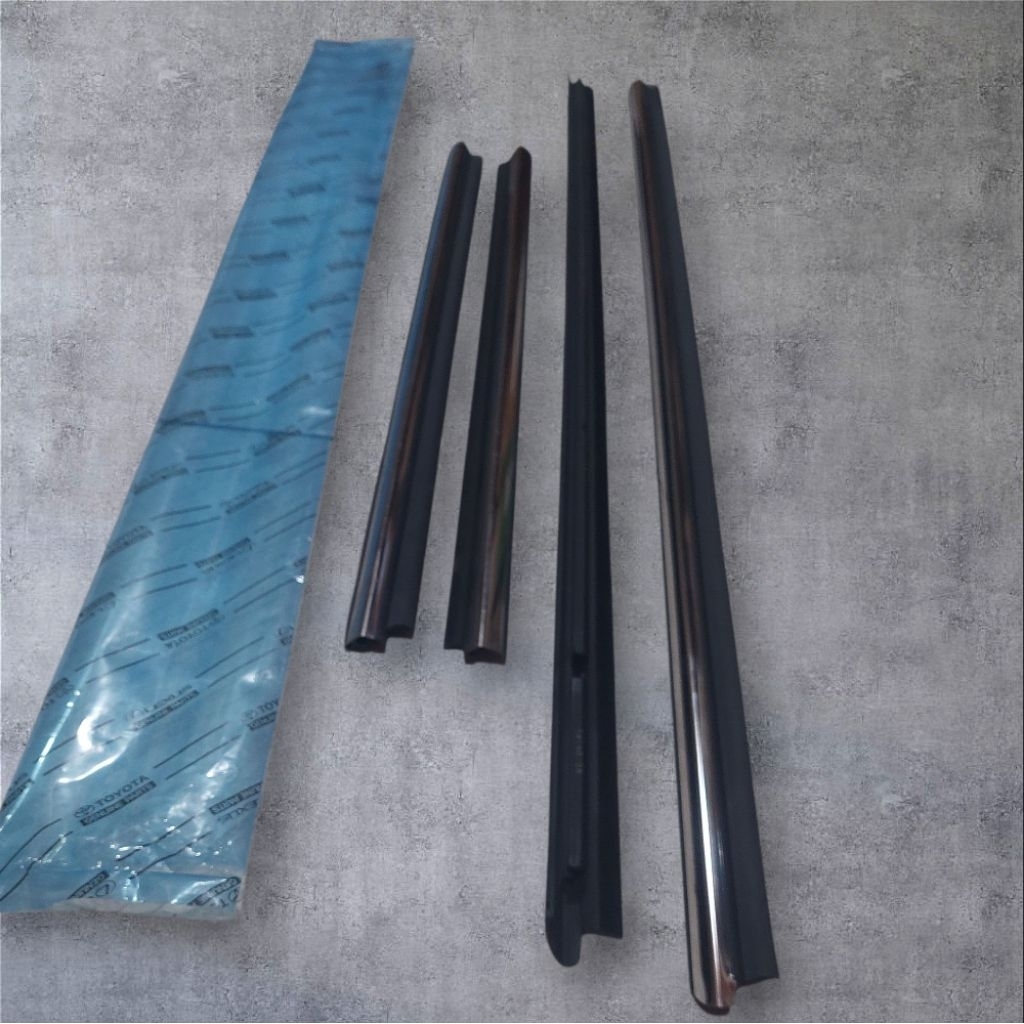 KARET LIST PLIPIT KACA PINTU CALYA SIGRA 1SET 4PCS