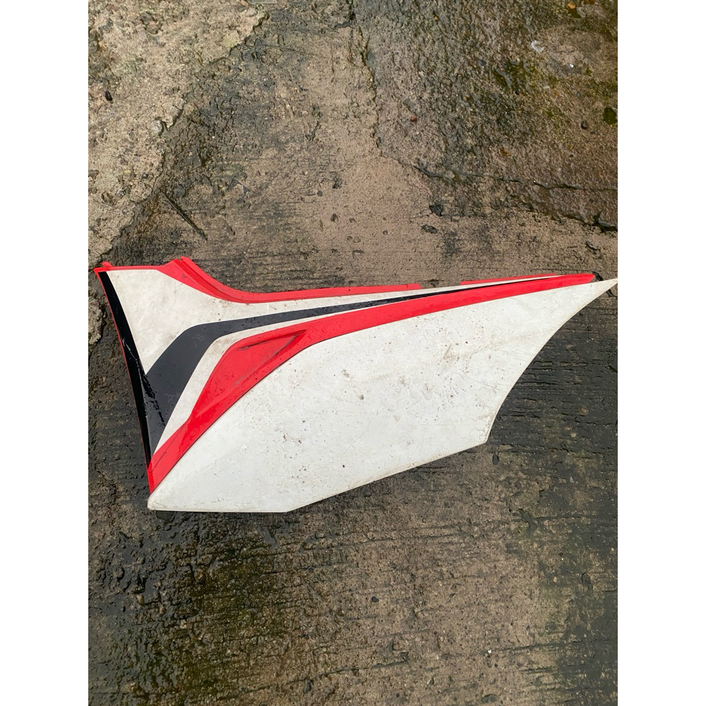 body crf 150 L bagian belakang bagian kiri set warna merah original