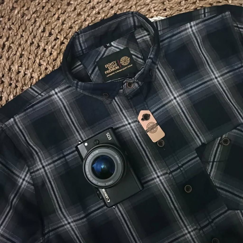 F2D Kemeja Flanel Soft Grey Elegant Best Seller / flanel/hem pria/ flanel pria/ kemeja flanel/ eight