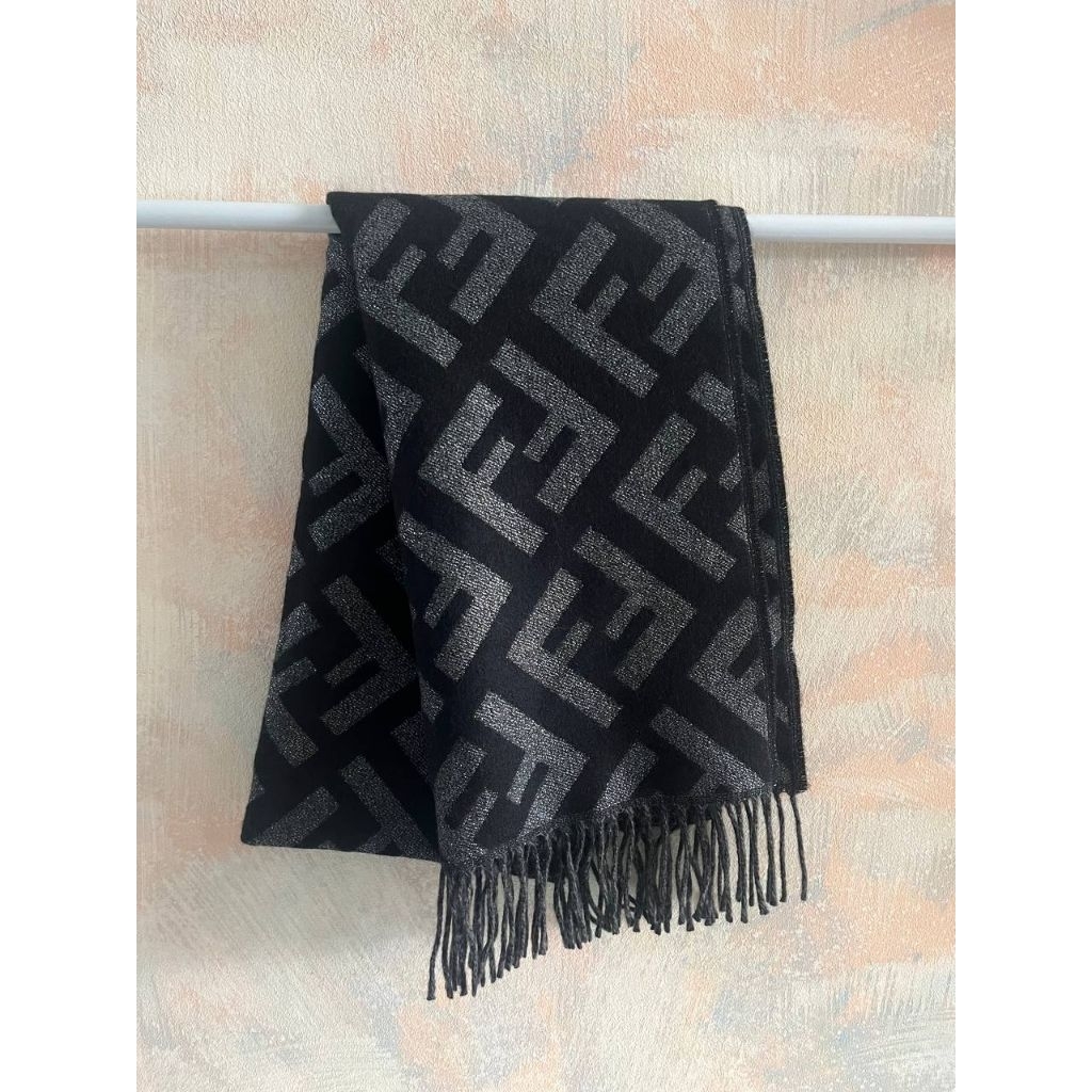 FENDI FF logo cashmere scarf  
Black